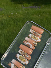 Press on nails