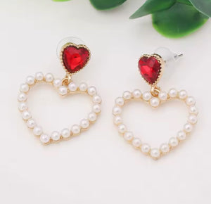 Enchanted pearly heart earrings