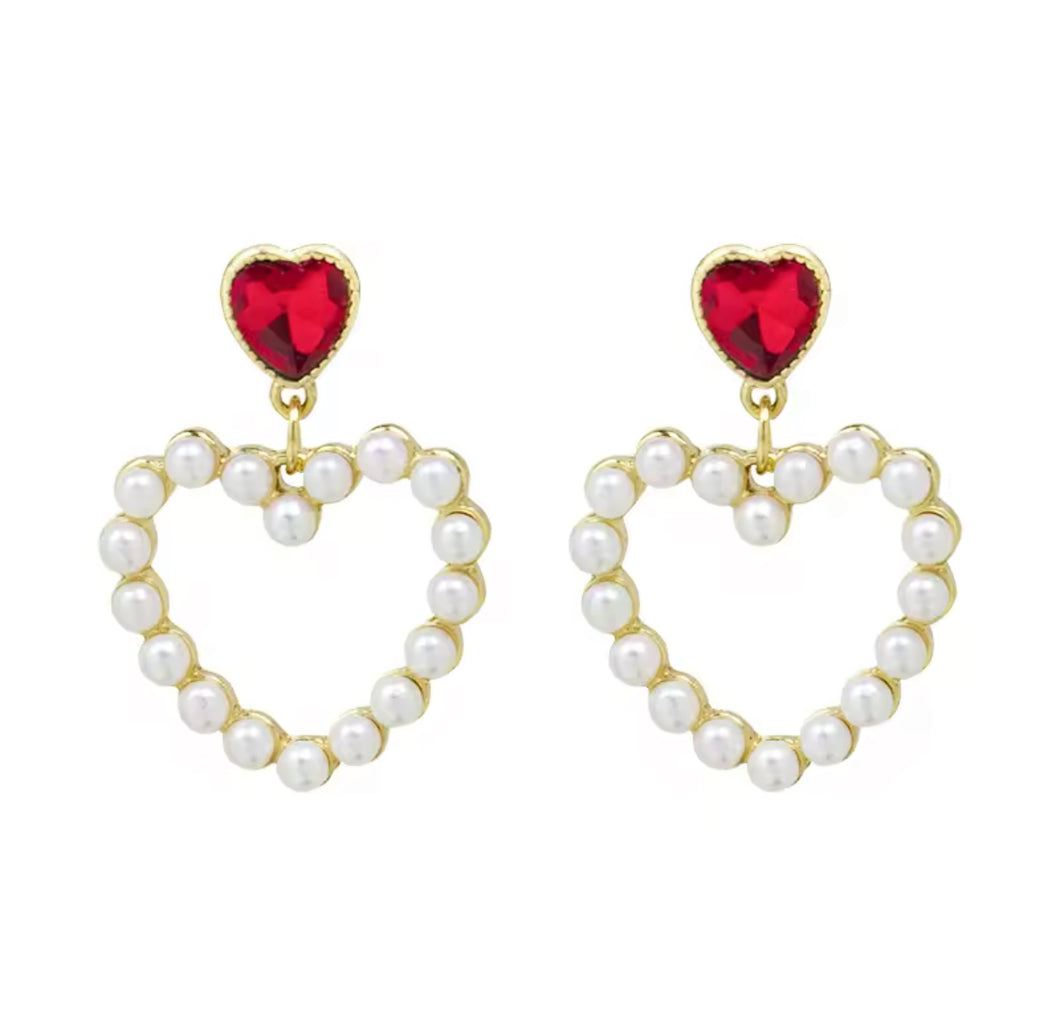 Enchanted pearly heart earrings