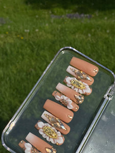 Press on nails