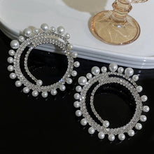 The Royal circle stud earrings